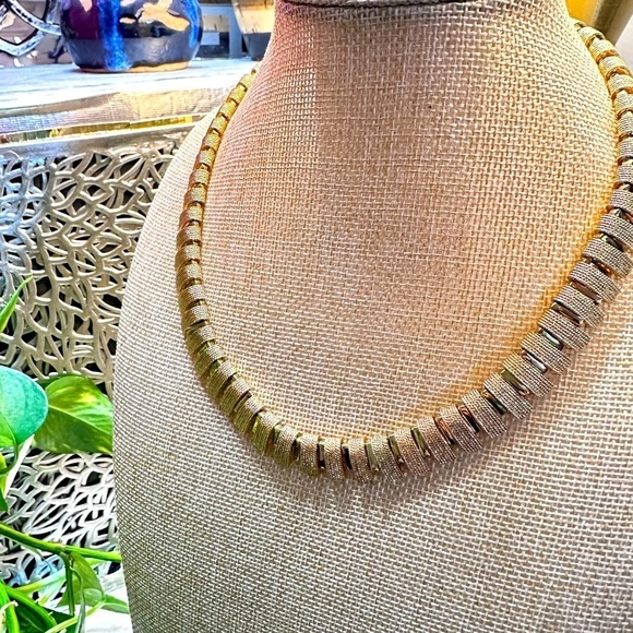Napier Vintage Elegant Gold Necklace Choker 16’ 4144 Y - Picture 2 of 14